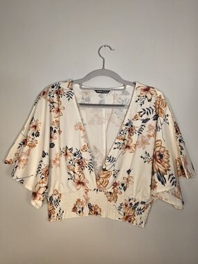 SHEIN Cream Floral V-Neck Crop Top